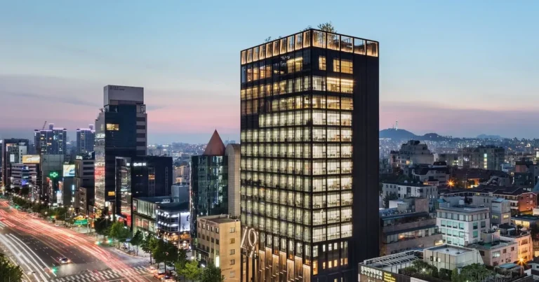 Shinsegae International Cuts Q4 Loss 8%, Posts Profit on Adjusted Sales