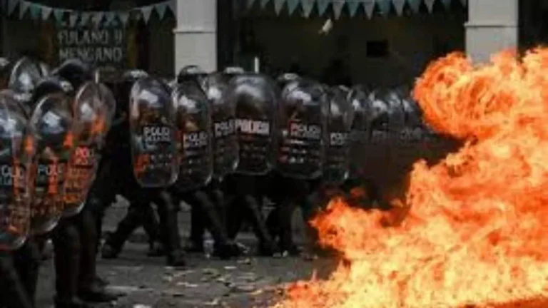 Protesters Clash with Police Over Milei’s Labor Reforms in Argentina