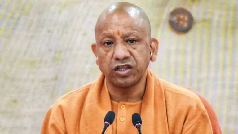 Yogi Adityanath Hears Grievances at Gorakhpur Janta Darshan, Wishes Mahashivratri