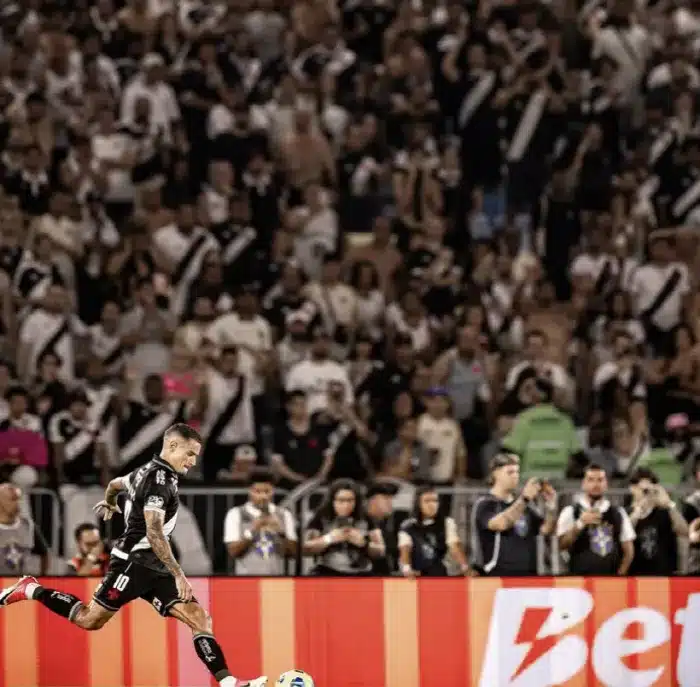 Coutinho Demands Vasco da Gama Contract Termination After Fan Boos Coutinho Demands Vasco da Gama Contract Termination After Fan Boos