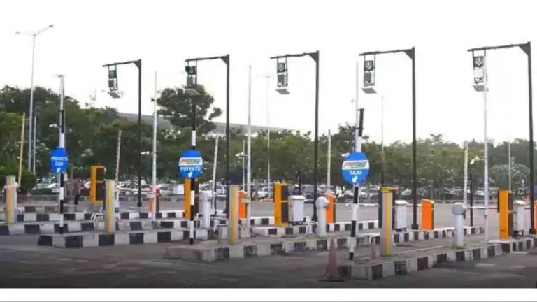 NHAI Bans Cash Tolls: FASTag or UPI Mandatory from April 2026 NHAI Bans Cash Tolls: FASTag or UPI Mandatory from April 2026