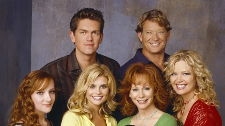 Peterman and Garcia Swisher Prank Howey During Happy’s Place Reunion