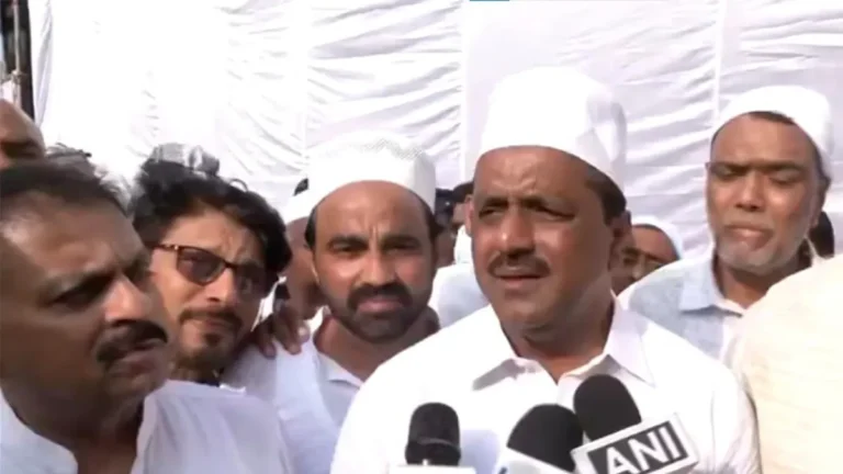 Karnataka Speaker, Kerala MP Lead Eid al-Fitr Prayers for World Peace Karnataka Speaker, Kerala MP Lead Eid al-Fitr Prayers for World Peace