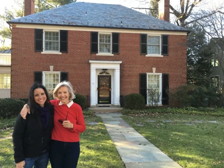 Julia Louis-Dreyfus and Mom Judy Bowles on Aging, Podcast Wisdom